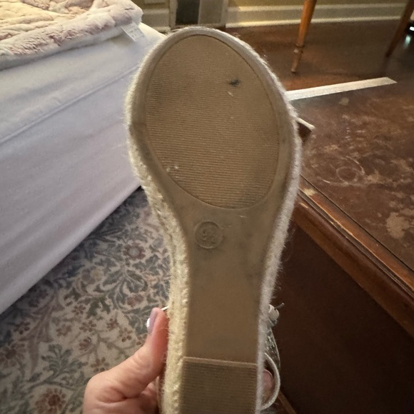 Silver Size 10 wedge sandals. EUC. - Picture 10 of 11